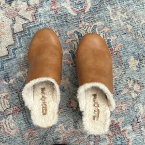 Madden girl size 9 fur clogs